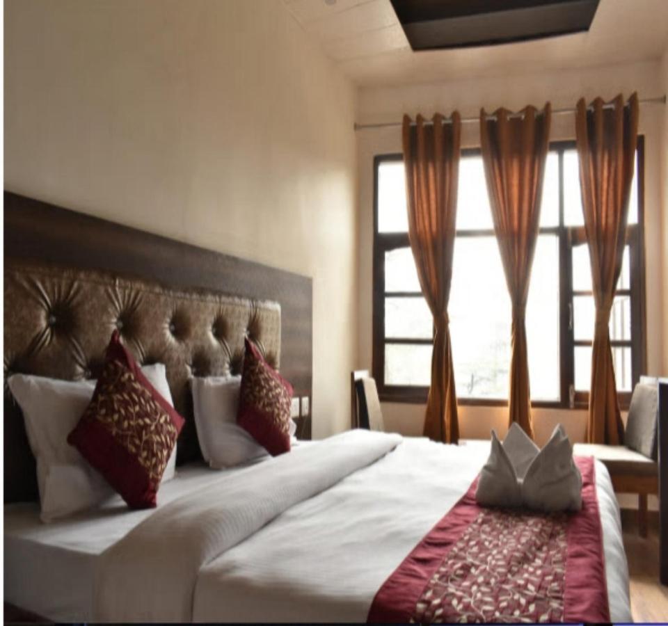 Mountain Zest-Simla Royale Near Mall Road-Free Pickup From Railway Station Simla Buitenkant foto