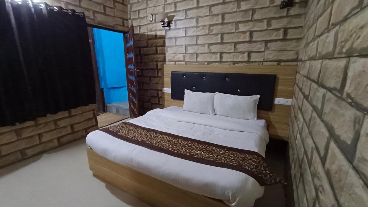 Mountain Zest-Simla Royale Near Mall Road-Free Pickup From Railway Station Simla Buitenkant foto