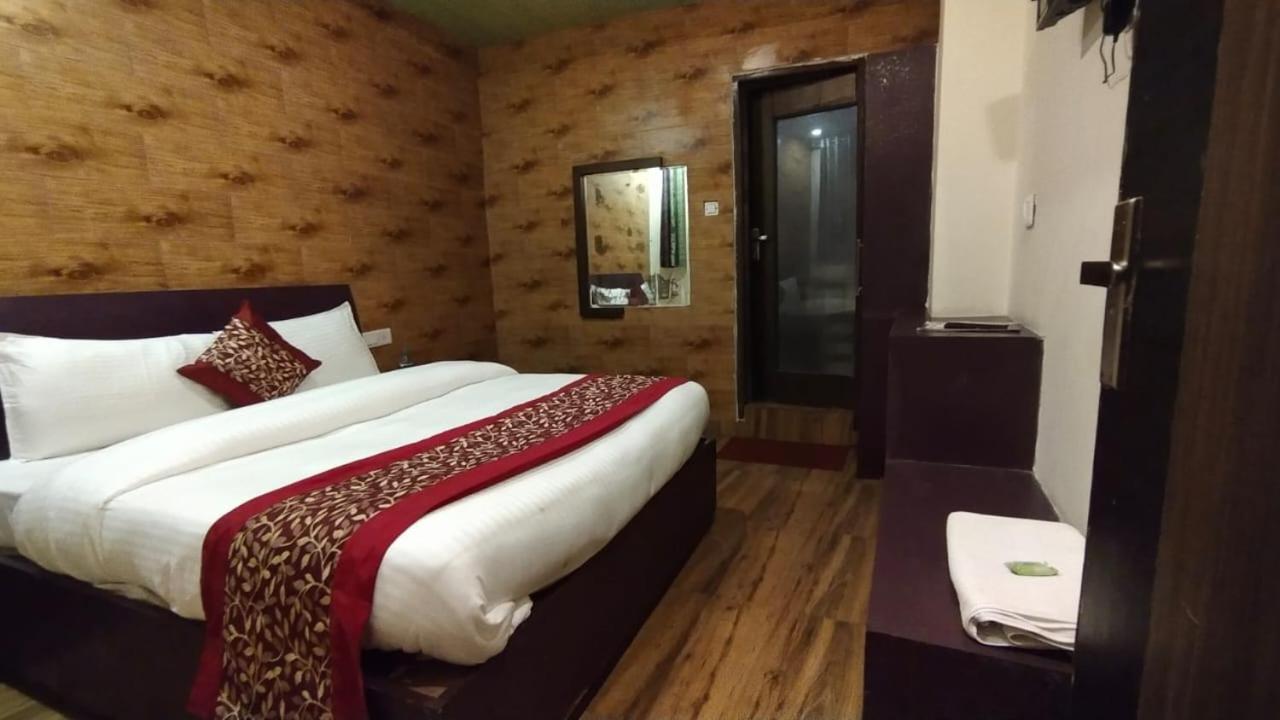 Mountain Zest-Simla Royale Near Mall Road-Free Pickup From Railway Station Simla Buitenkant foto